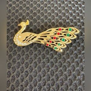 Stunning Vintage Peacock Brooch Gold Tone with Sparkling Rhinestones